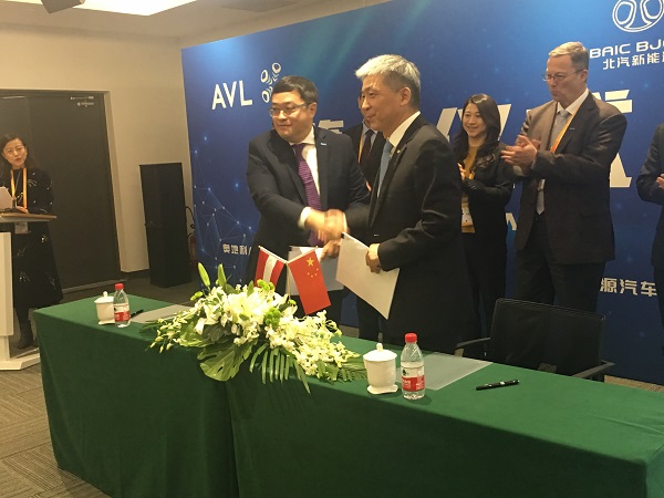 发动机轰鸣声将成历史？进博会上新能源汽车成合作热点