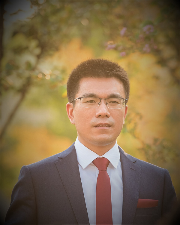 汽车行业号《大隈讲堂》发起人；联合汽车创始合伙人、执行副总裁蒋大伟