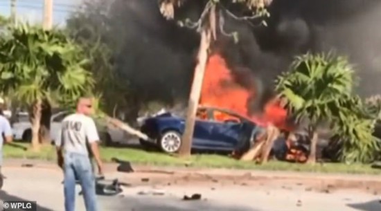 美国男子驾驶特斯拉遇车祸  一天后电池反复起火燃烧