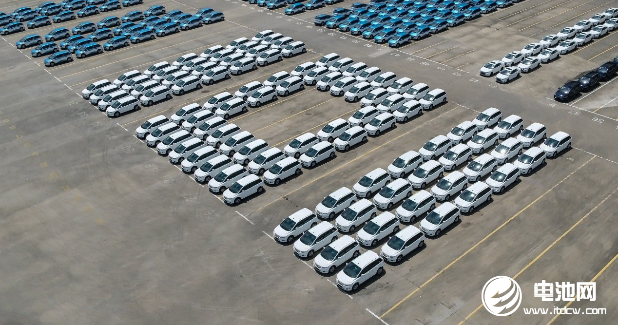 全国政协副主席万钢：要把握好新能源汽车发展的方向