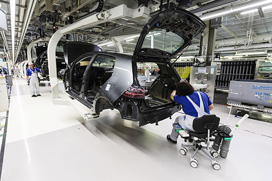 想称霸电动汽车行业？先得跨过中国这道坎