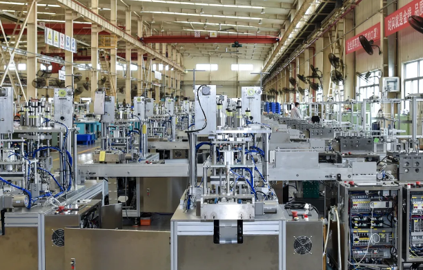 东风制造的首批口罩机下线 每台产能为100只/分钟