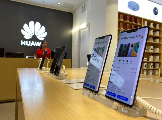 华为手机出货量首超三星  靠什么登顶全球第一？