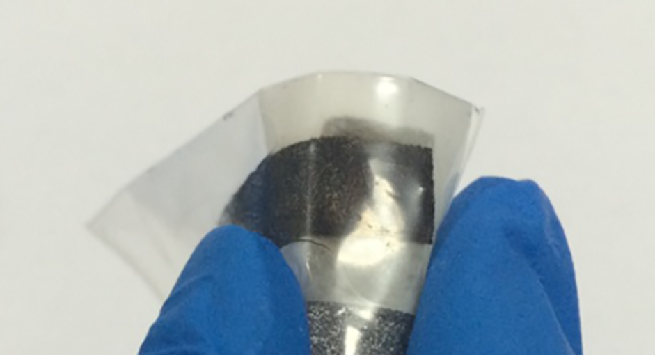 组装的柔性超级电容器实物图片