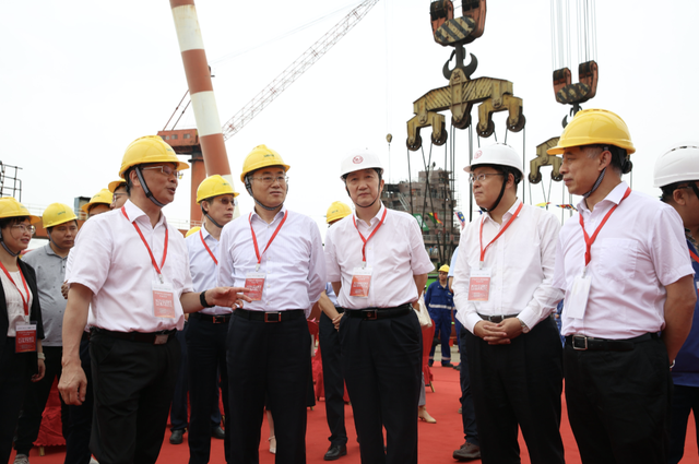 首艘国产内河纯电池动力集装箱船正式下水