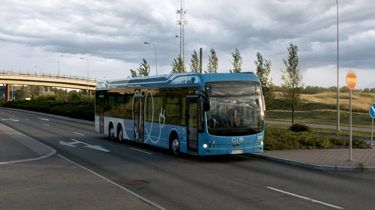 行驶在芬兰的比亚迪全新15米纯电动巴士