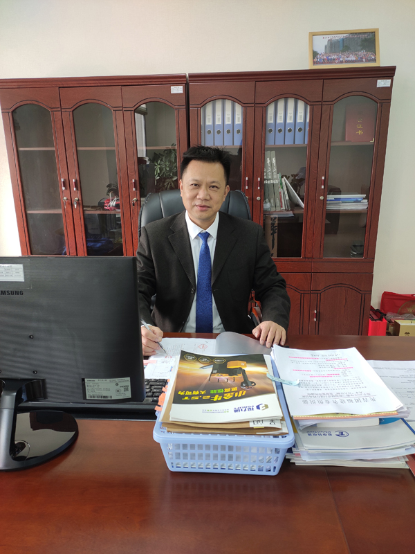 福建省龙德新能源有限公司 副总经理 钟毅