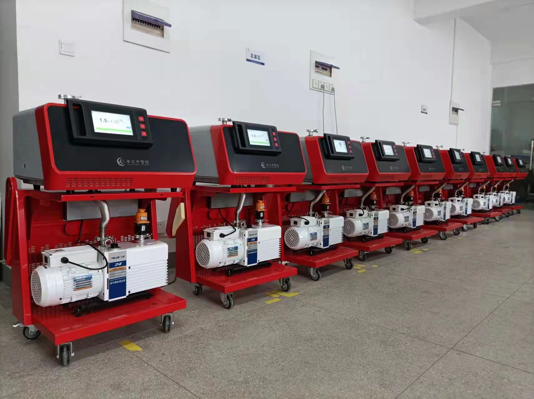 氦质谱检漏仪老化车间