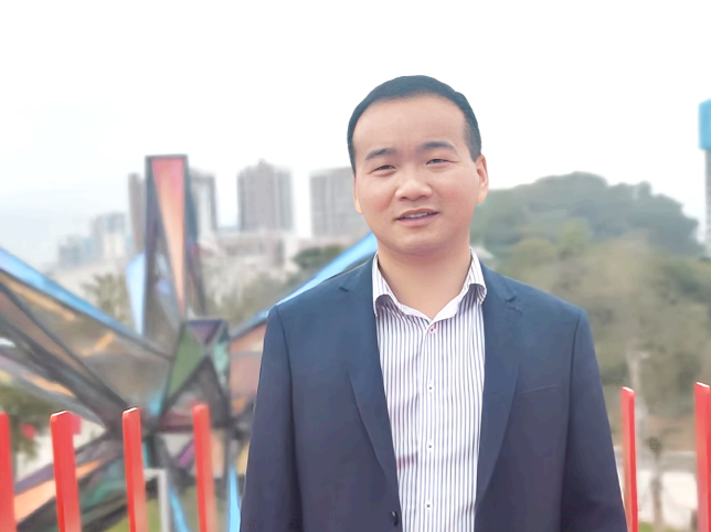 深圳华腾时代实业有限公司 总经理 潘林