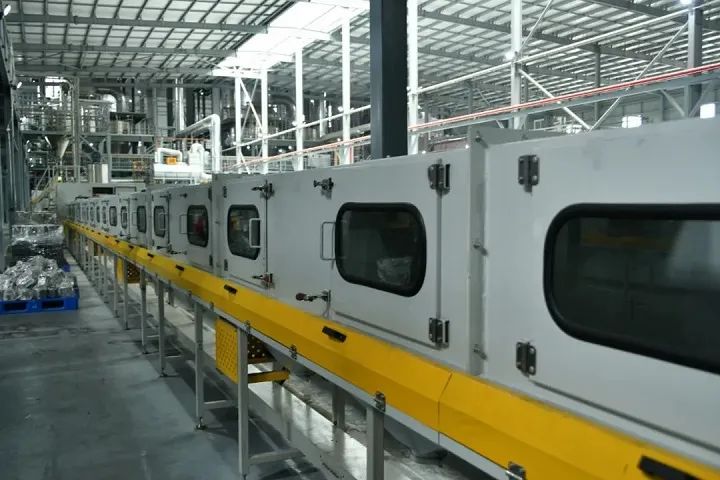 贵州安达科技能源股份有限公司磷酸铁锂生产车间。开阳县融媒体中心