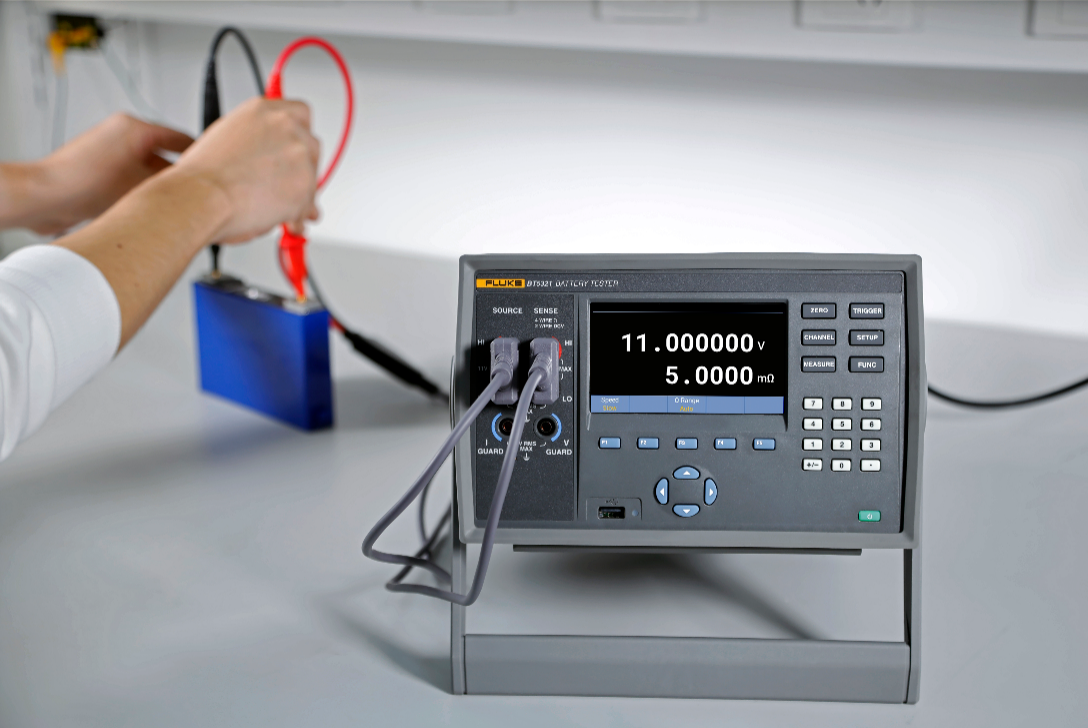 电池技术和安全挑战升级 福禄克赋能电池高精度测试