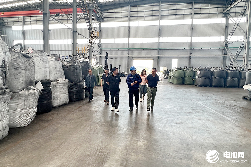 参观考察贵安新区中科星城石墨有限公司