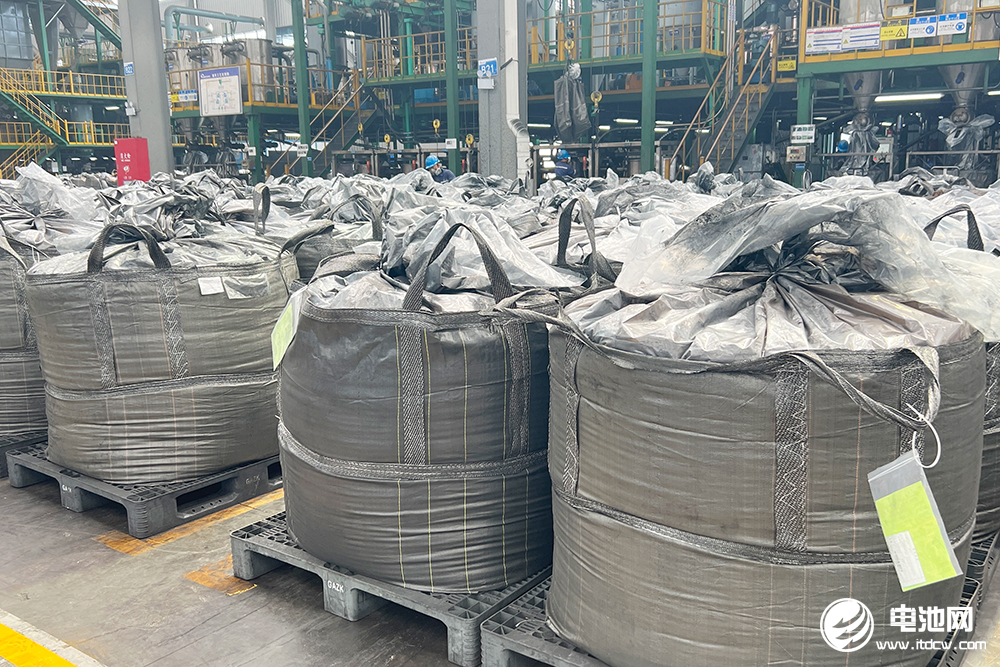 参观考察贵安新区中科星城石墨有限公司