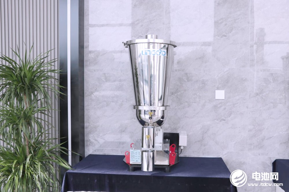 中关村新型电池技术创新联盟秘书长于清教一行参观考察灵鸽科技