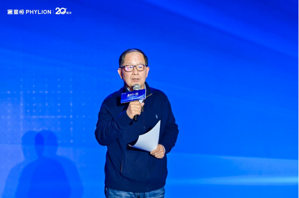 江苏省自行车电动车协会名誉理事长陆金龙