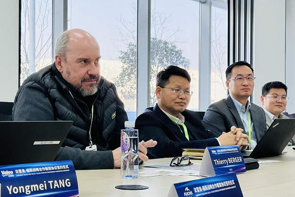从左至右：法雷奥热系统中国区副总裁Thierry Berger、热系统中国区动力总成运营总监王晶、热系统中国区研发总监杨乾洪、平台经理孙键淇