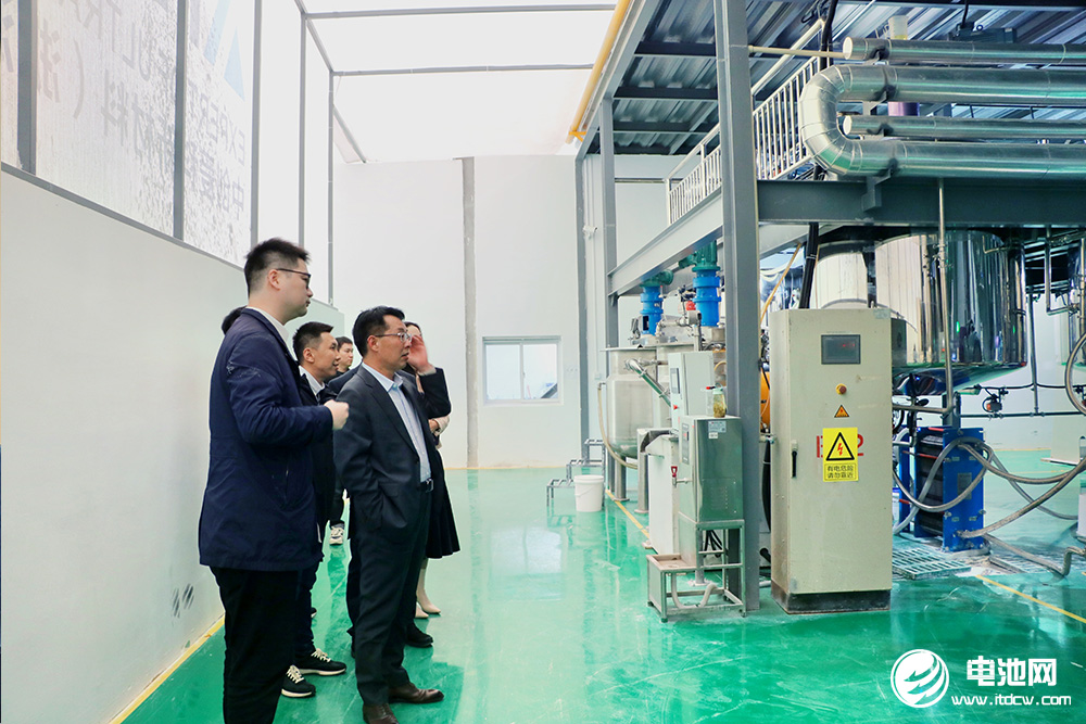 中国电池新能源产业链调研团一行参观考察爱科新材