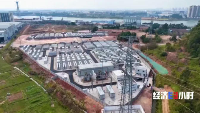 2023年一年，我国新型储能新增装机规模已是“十三五”末装机规模的近10倍。