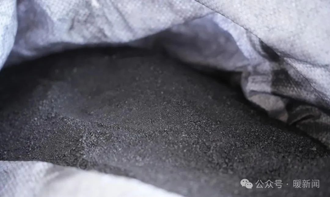 鄂尔多斯新创新材料有限公司首批试生产的锂离子负极材料产品