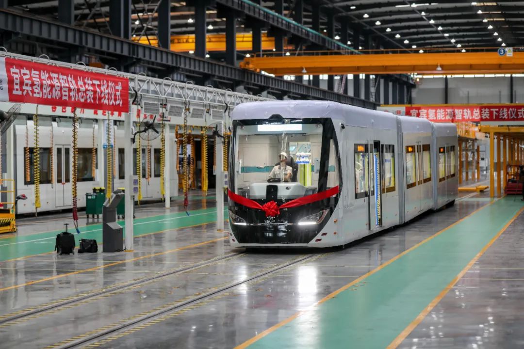 氢能源智轨电车在四川宜宾下线