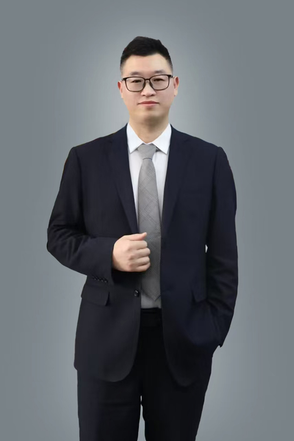 瑞浦兰钧能源股份有限公司 总裁/商用车事业部总经理 黄炳辉