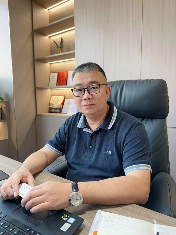 深圳博钠新能源科技有限公司 董事长 石坚