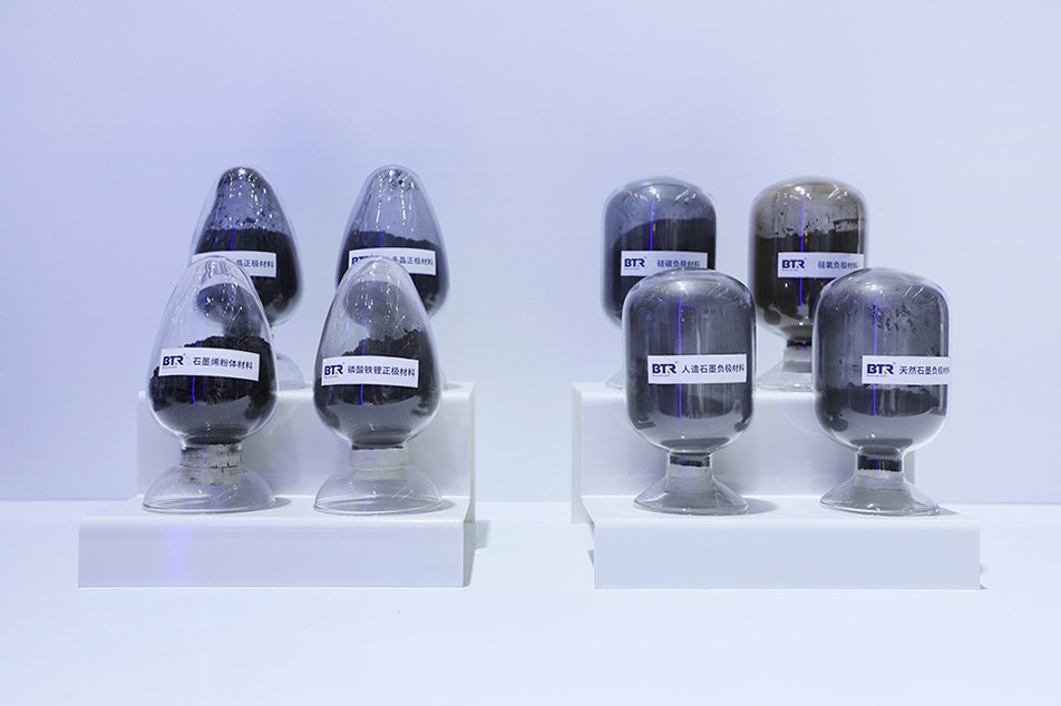 铁锂主导、负极垄断！上半年中国四大电池材料横扫全球