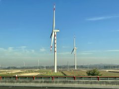 截至7月底全国发电装机容量约24.6亿千瓦 太阳能发电装机容量约3.4亿千瓦