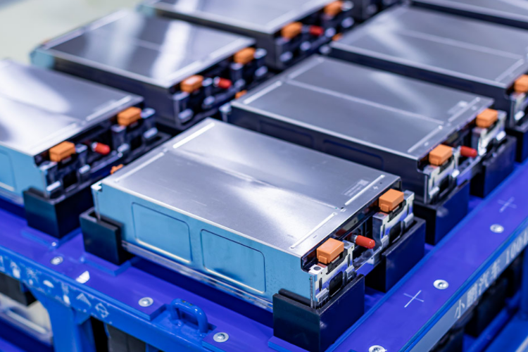 电池出货规模增长迅速 亿纬锂能预计前三季度净利超24.37亿