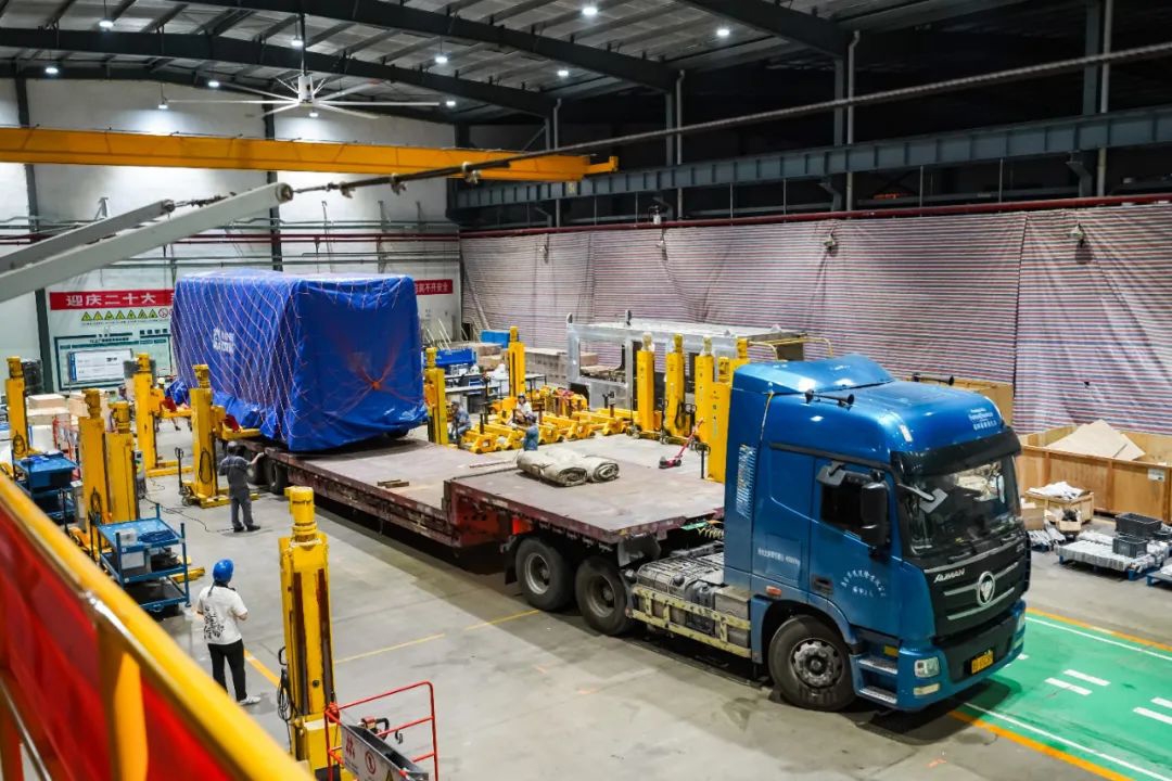 装运发车！全球首辆氢能源智轨“出海”马来西亚