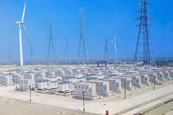 采用比亚迪储能电池舱 这一百兆瓦时级储能项目并网