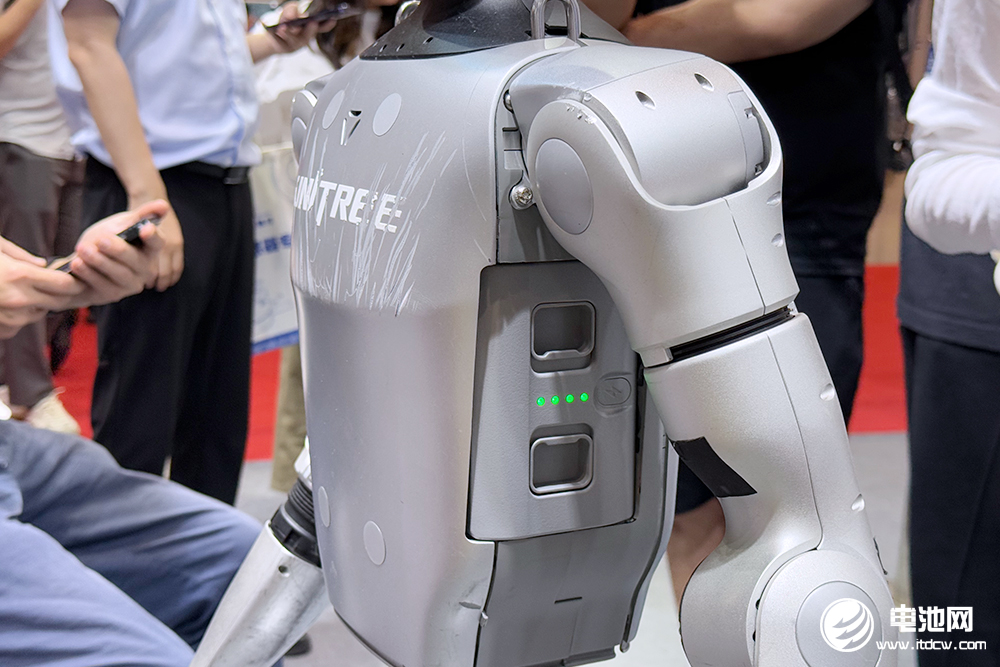 宇树科技人形机器人电池仓