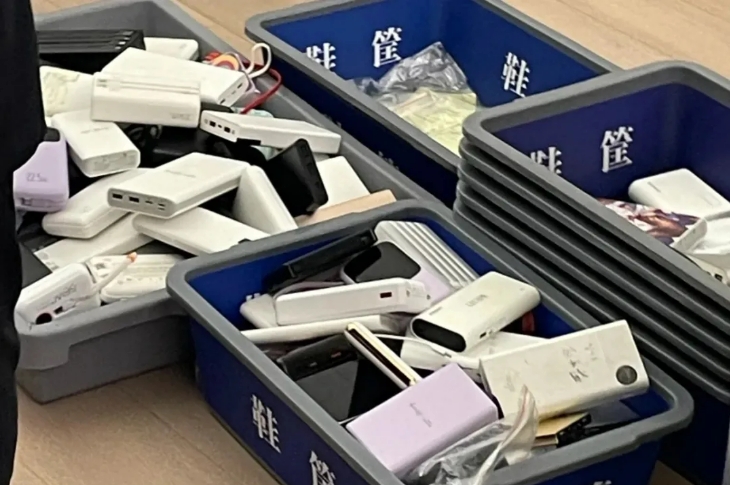 网上流传的现场图片显示成筐的充电宝在机场被拦下 图片来源：国家应急广播