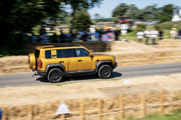 豹5首次海外动态展示！比亚迪携三款车型再战古德伍德