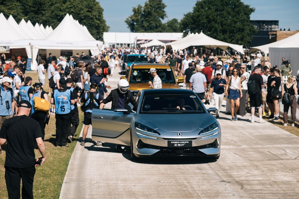 豹5首次海外动态展示！比亚迪携三款车型再战古德伍德