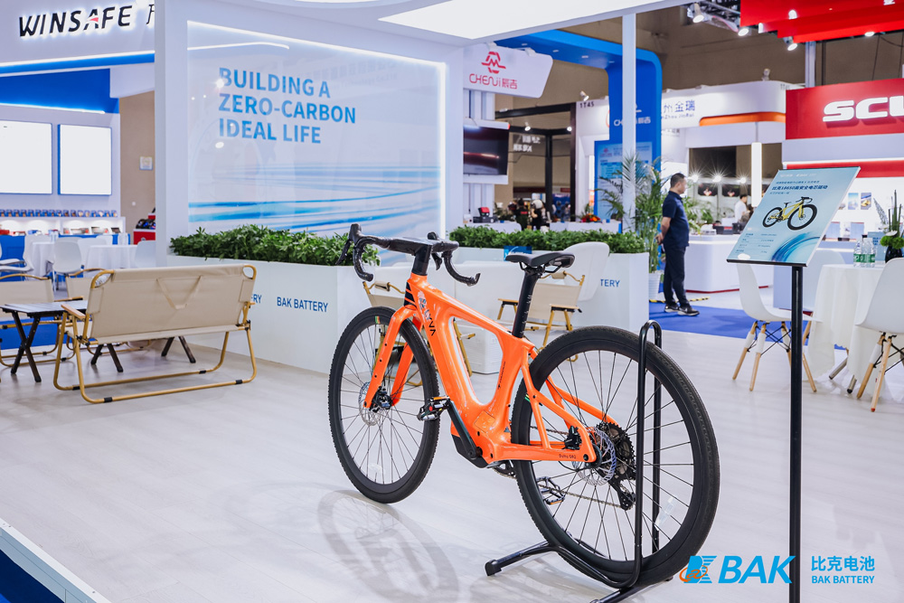 以“真安全+超经济”双引擎驱动 比克电池亮相摩博会