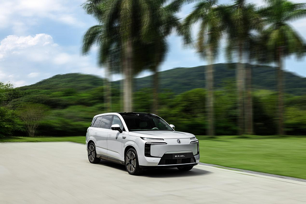 重塑大六座SUV市场新格局 腾势N8L以31.98万起正式开启预售