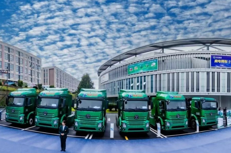 六款新型氢能重卡在湖北十堰下线 已获900台订单