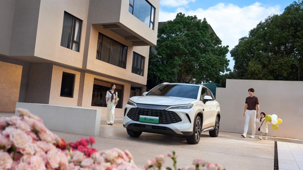 9.98万起,2026款宋L DM-i上市,纯电续航200km,标配云辇C! 9.98万起,2026款宋L DM-i上市,纯电续航200km,标配云辇C!