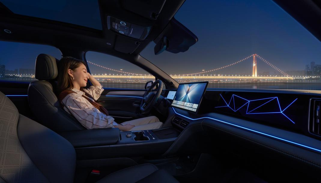 9.98万起,2026款宋L DM-i上市,纯电续航200km,标配云辇C! 9.98万起,2026款宋L DM-i上市,纯电续航200km,标配云辇C!