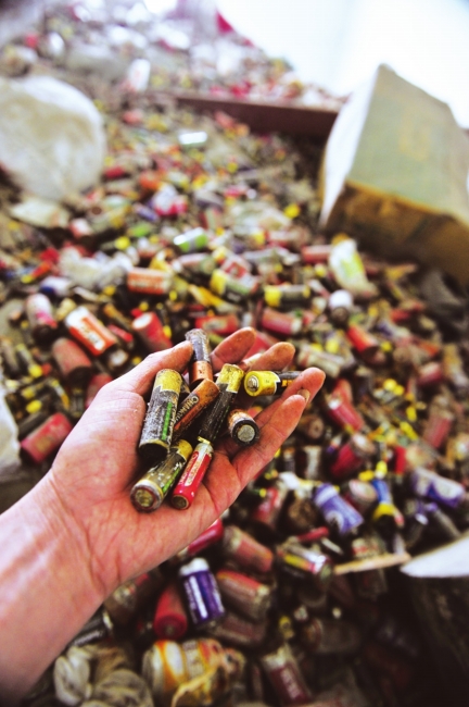 海口废弃电池处理成难题 建议社区集中回收