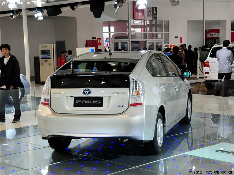 丰田第四代普锐斯混动系统减重 配锂离子电池 