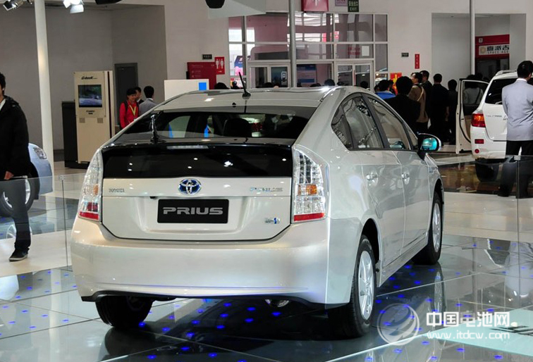 第四代丰田普锐斯混动系统减重 开始配锂电池 