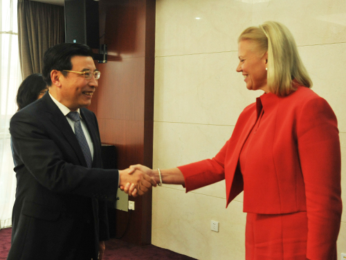 苗圩会见美国IBM公司董事长、总裁罗睿兰