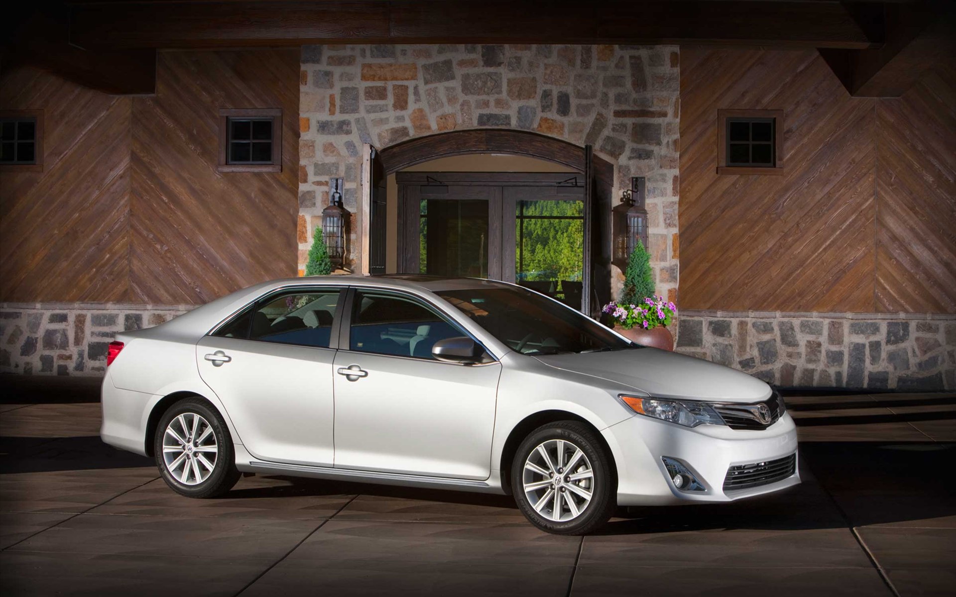 丰田公司首款氢燃料电池汽车或将明年上市