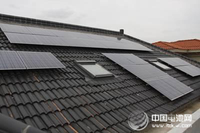 江苏镇江首批5户家庭光伏用户领到电费补贴