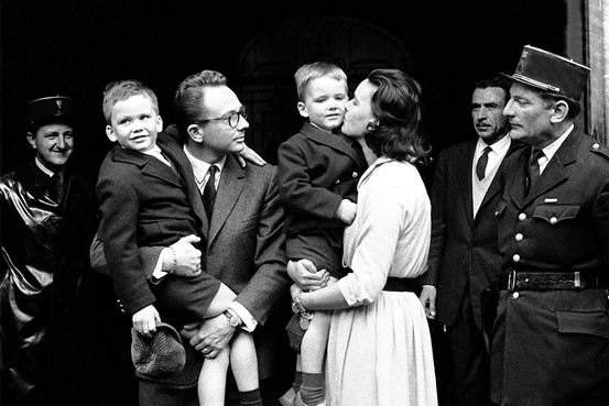 东风11亿美元收购法国标致雪铁龙 占14%股份