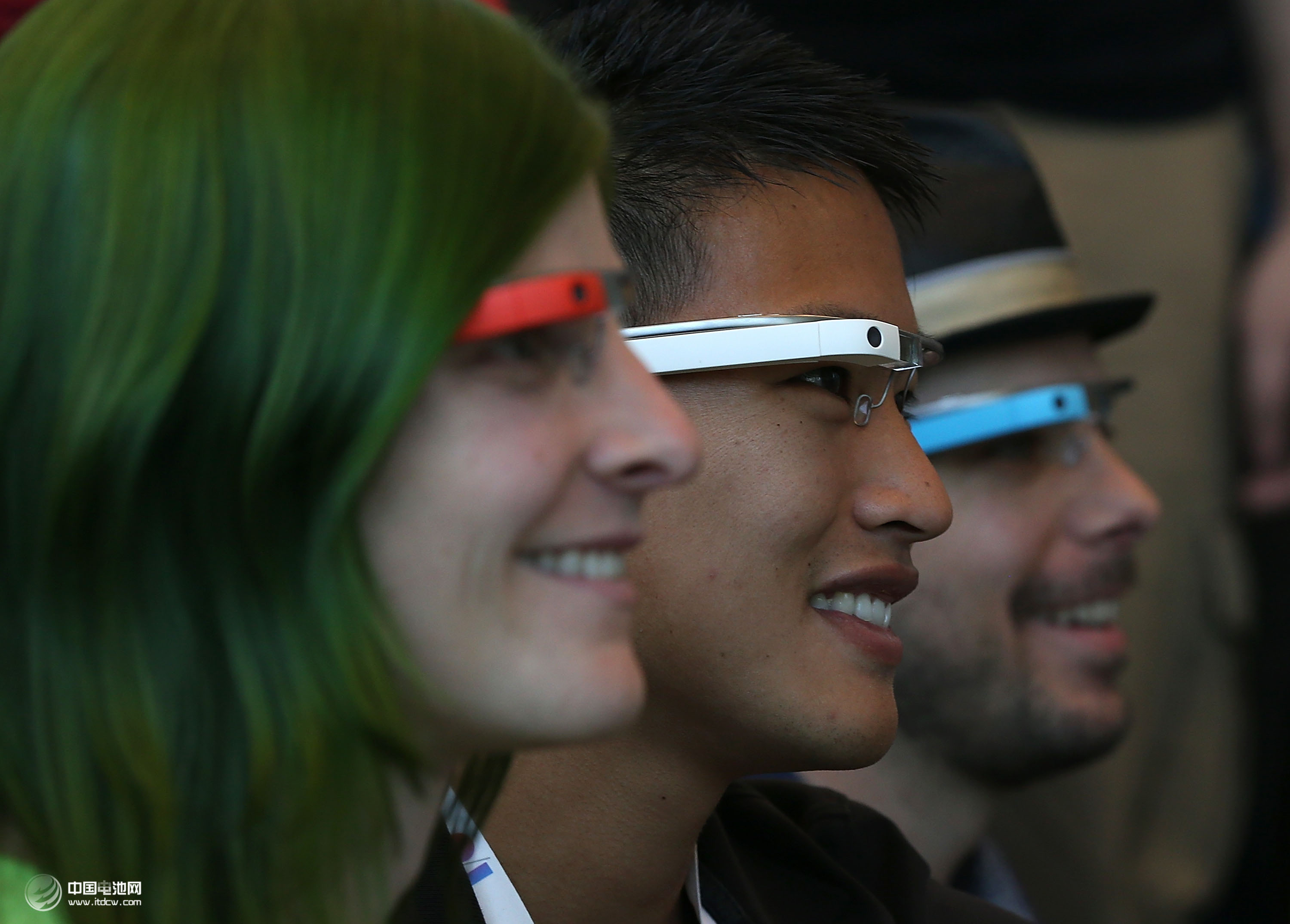 谷歌眼镜进入生活领域 电池性能仍待解决