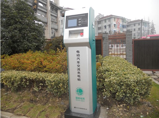 落寞的汽车充电桩 