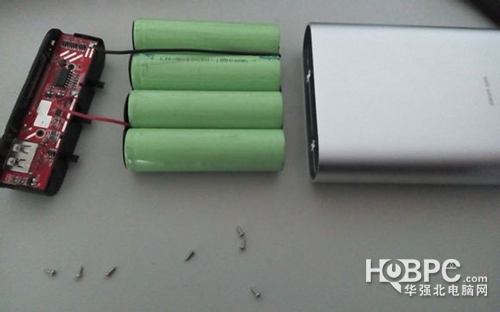 近日，有网友在网上购买了一款售价69元的小米移动电源，为了放心起见他将这款移动电源进行了拆解，结果发现坑爹了。